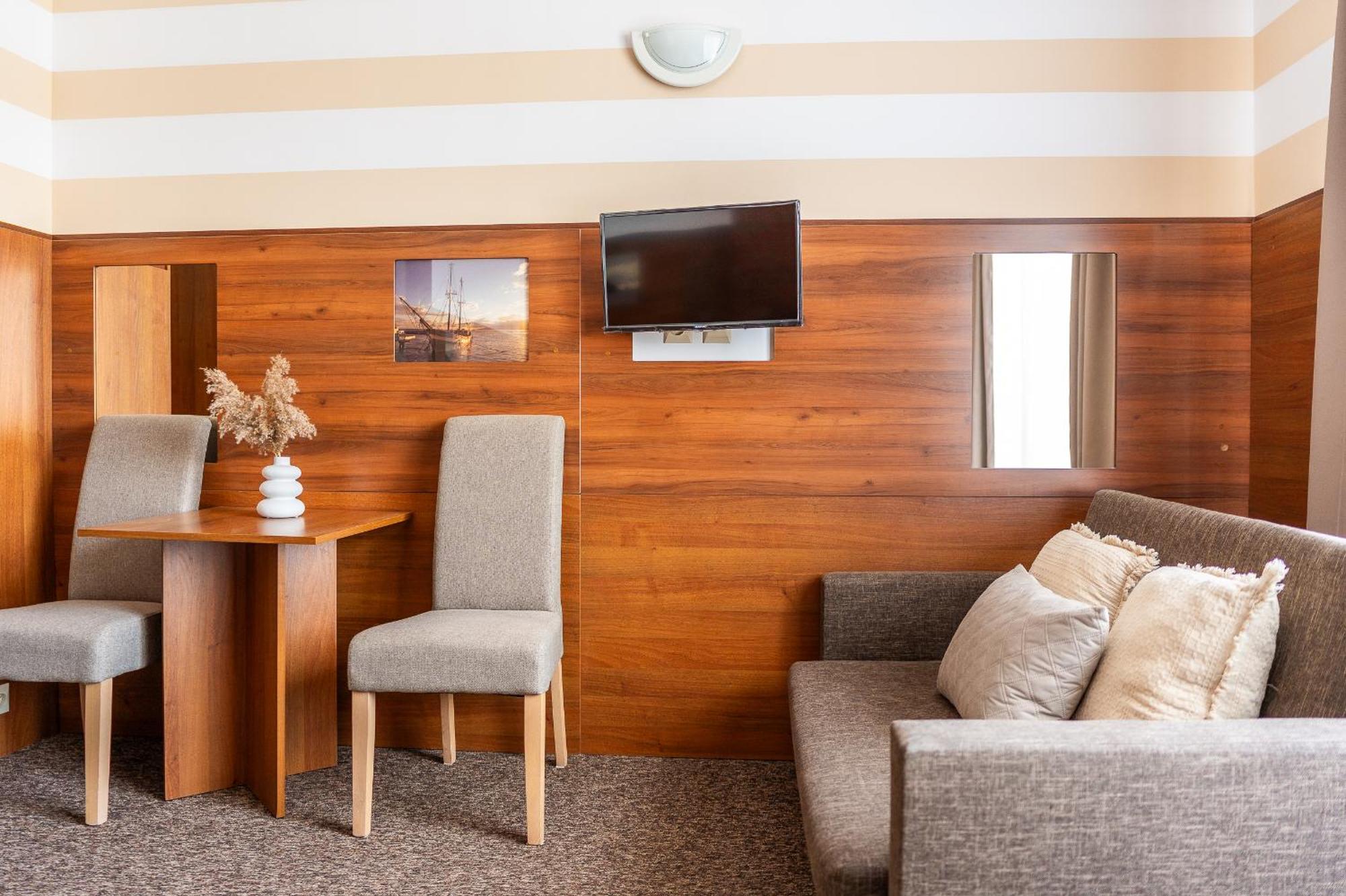 Max Apartamenty - Pokoje - Domki - Restauracja - Basen Mielno  Buitenkant foto